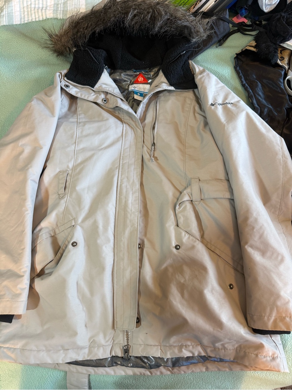 Columbia Women's Light Beige Ski Parka with Faux Fur Hood